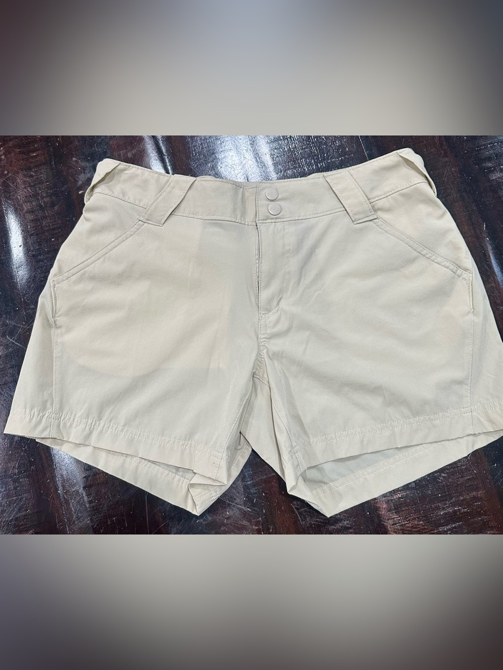 Womenโs Columbia Classic Tan Utility Shorts Sz 8